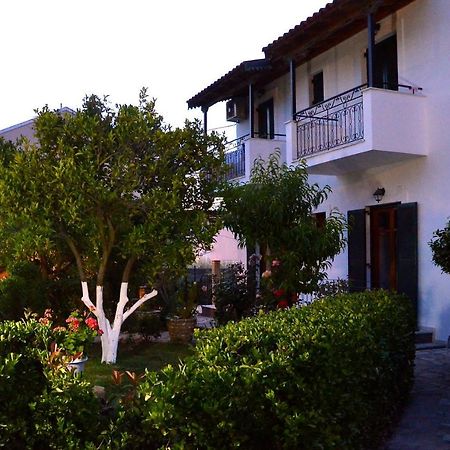 Ferienwohnung Kostas' Garden Roda  Exterior foto