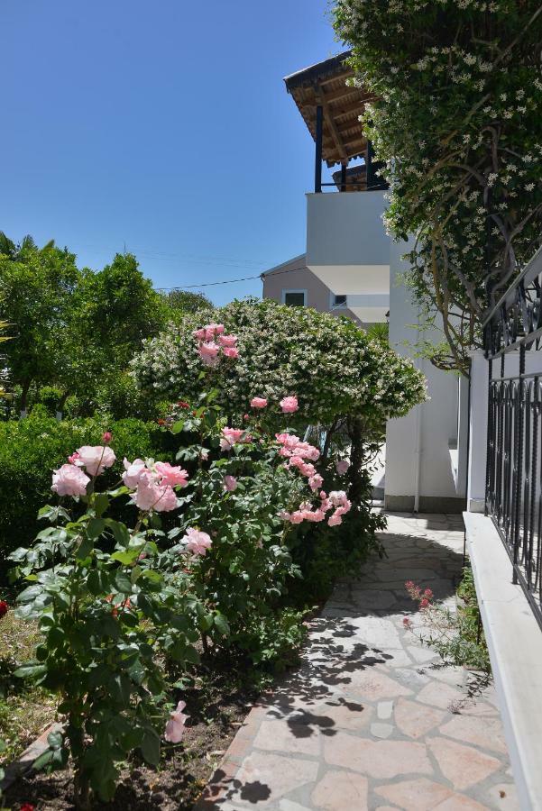 Ferienwohnung Kostas' Garden Roda  Exterior foto