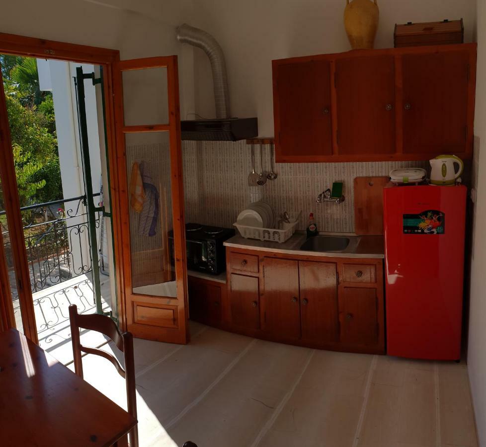 Ferienwohnung Kostas' Garden Roda  Exterior foto