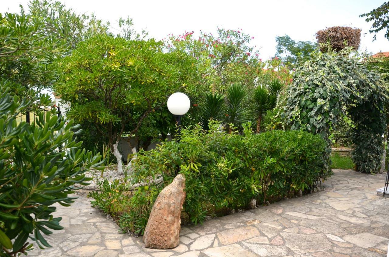 Ferienwohnung Kostas' Garden Roda  Exterior foto