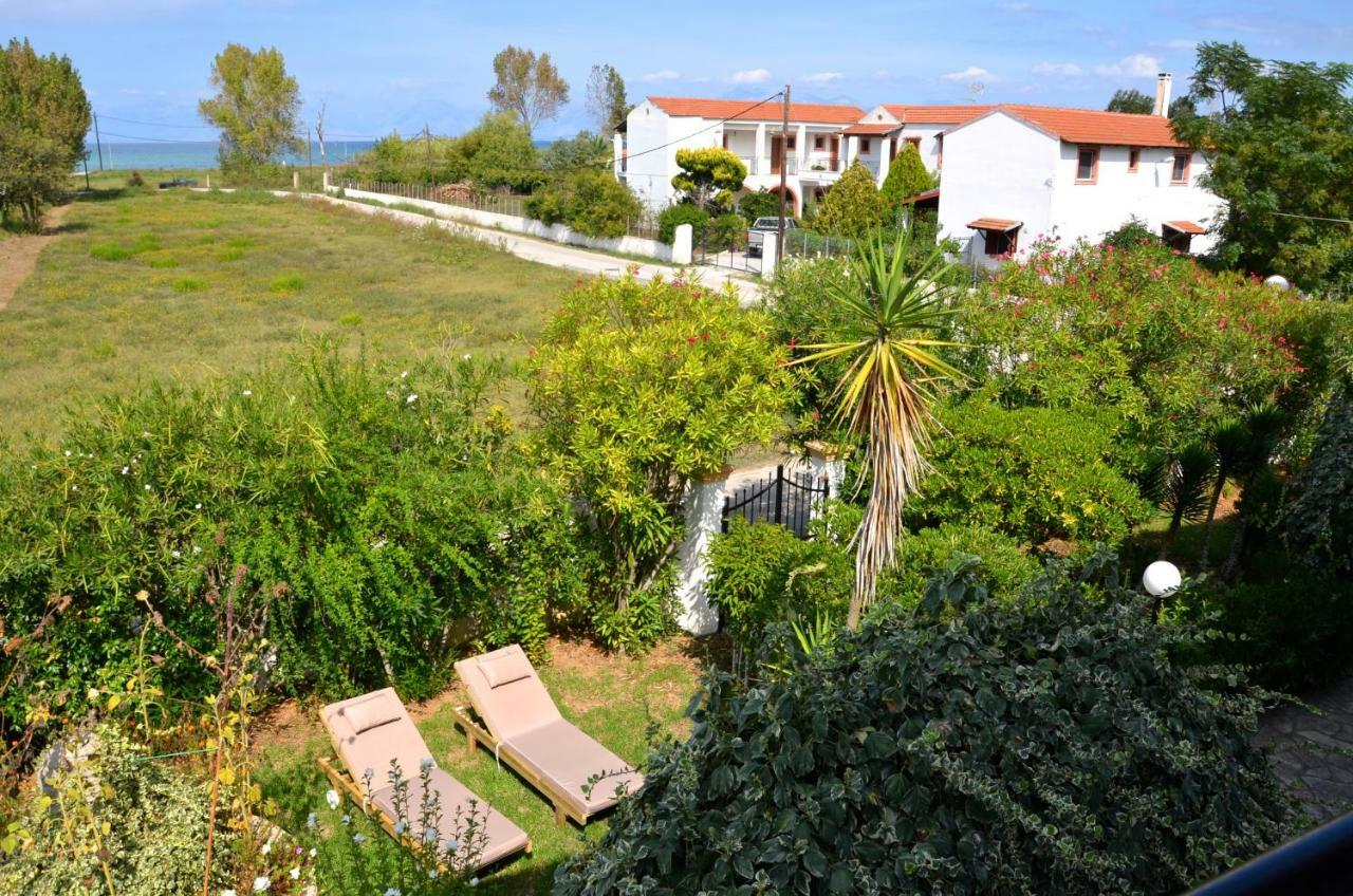 Ferienwohnung Kostas' Garden Roda  Exterior foto