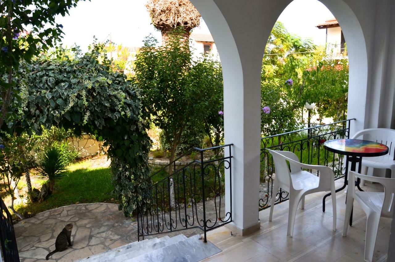Ferienwohnung Kostas' Garden Roda  Exterior foto