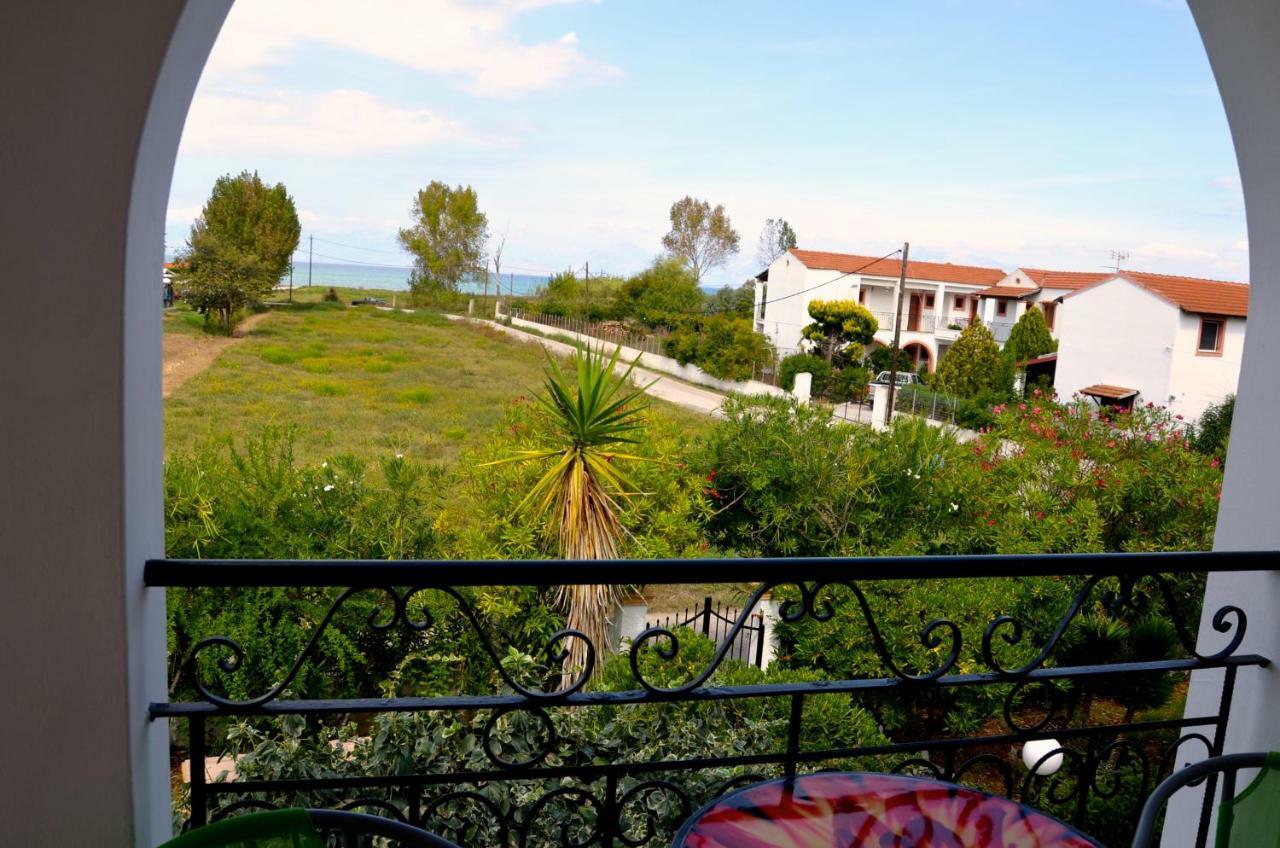 Ferienwohnung Kostas' Garden Roda  Exterior foto