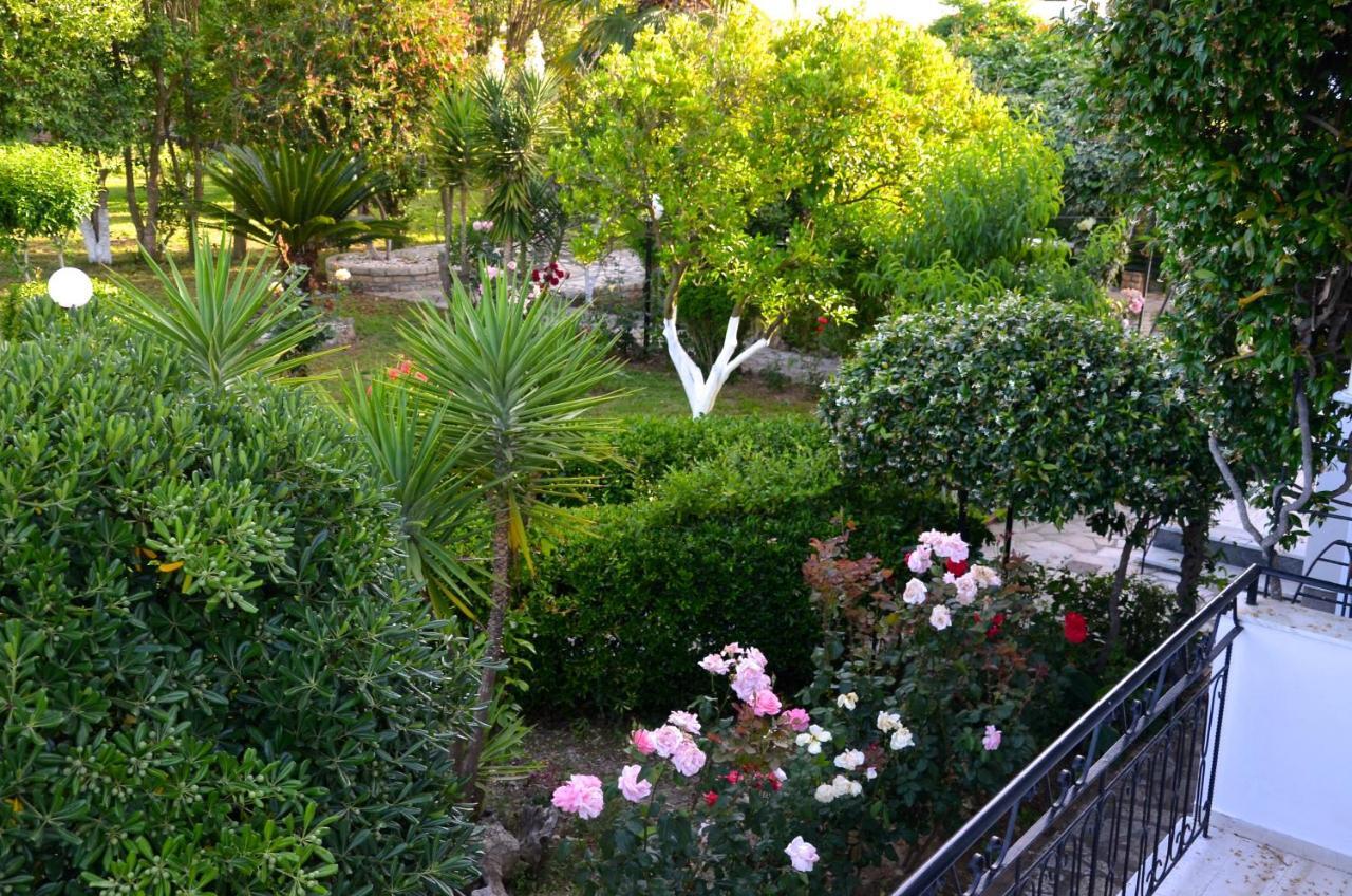 Ferienwohnung Kostas' Garden Roda  Exterior foto
