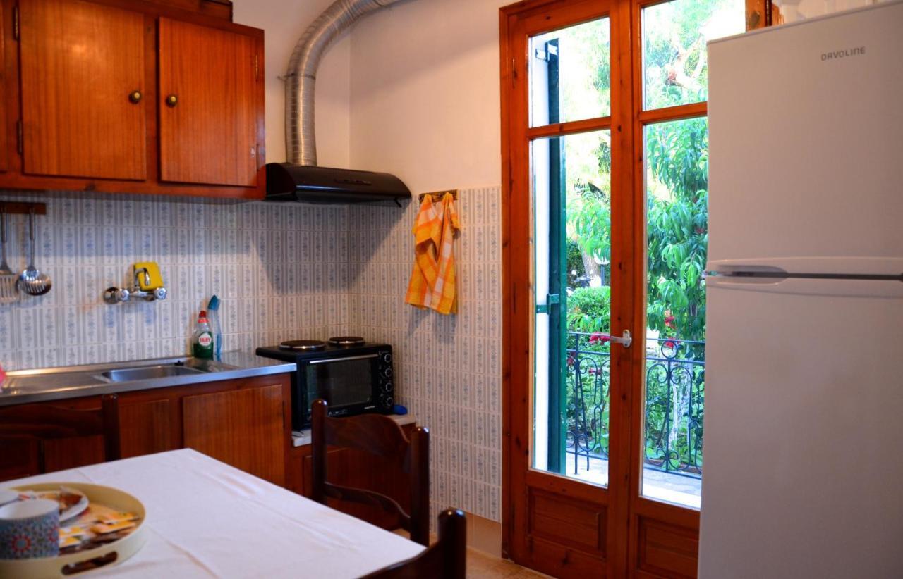 Ferienwohnung Kostas' Garden Roda  Exterior foto