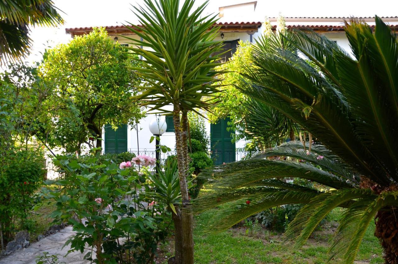 Ferienwohnung Kostas' Garden Roda  Exterior foto