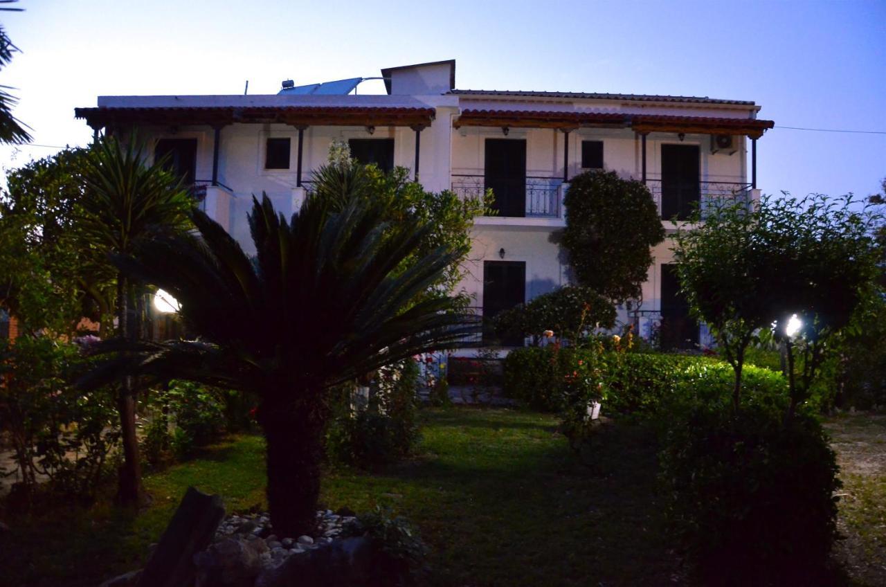 Ferienwohnung Kostas' Garden Roda  Exterior foto