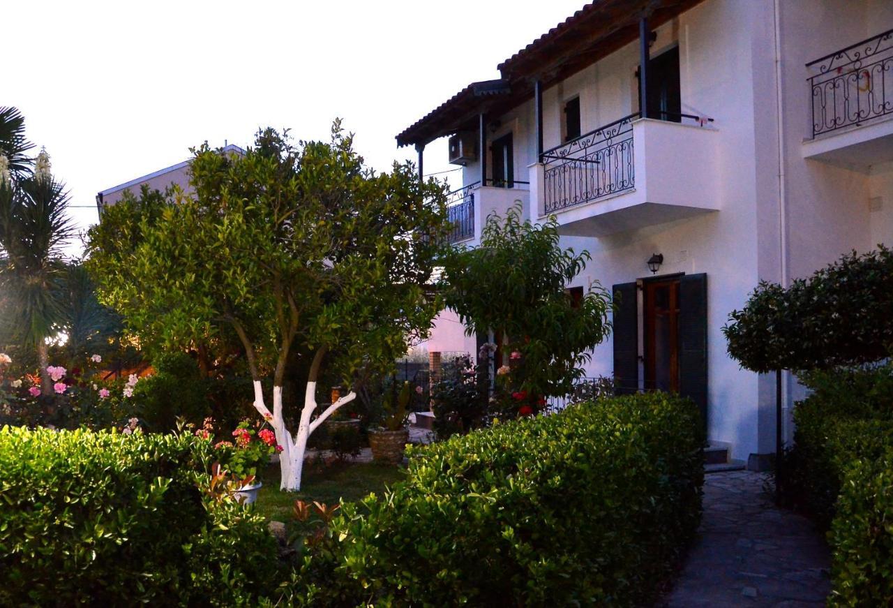 Ferienwohnung Kostas' Garden Roda  Exterior foto