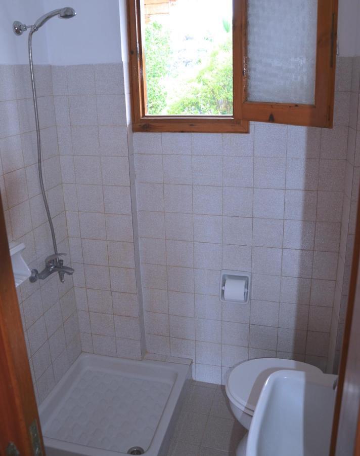 Ferienwohnung Kostas' Garden Roda  Exterior foto