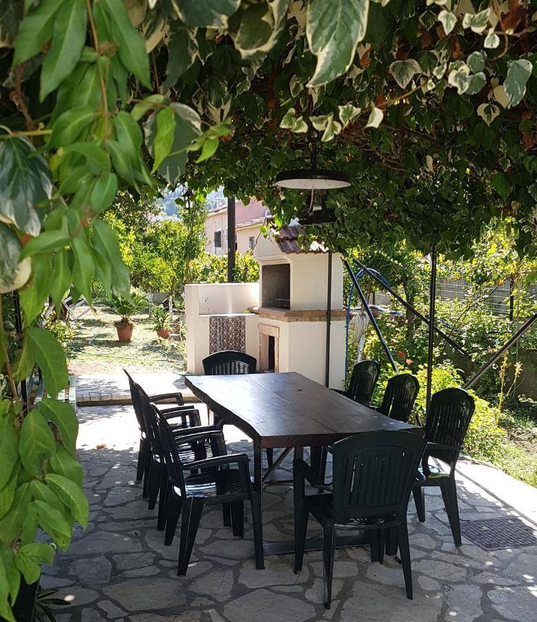 Ferienwohnung Kostas' Garden Roda  Exterior foto